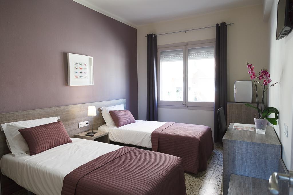 Hostal Fonda Montserrat Cambrils Ruang foto