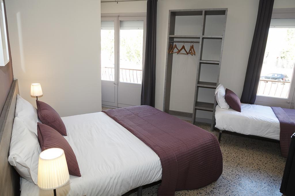 Hostal Fonda Montserrat Cambrils Ruang foto