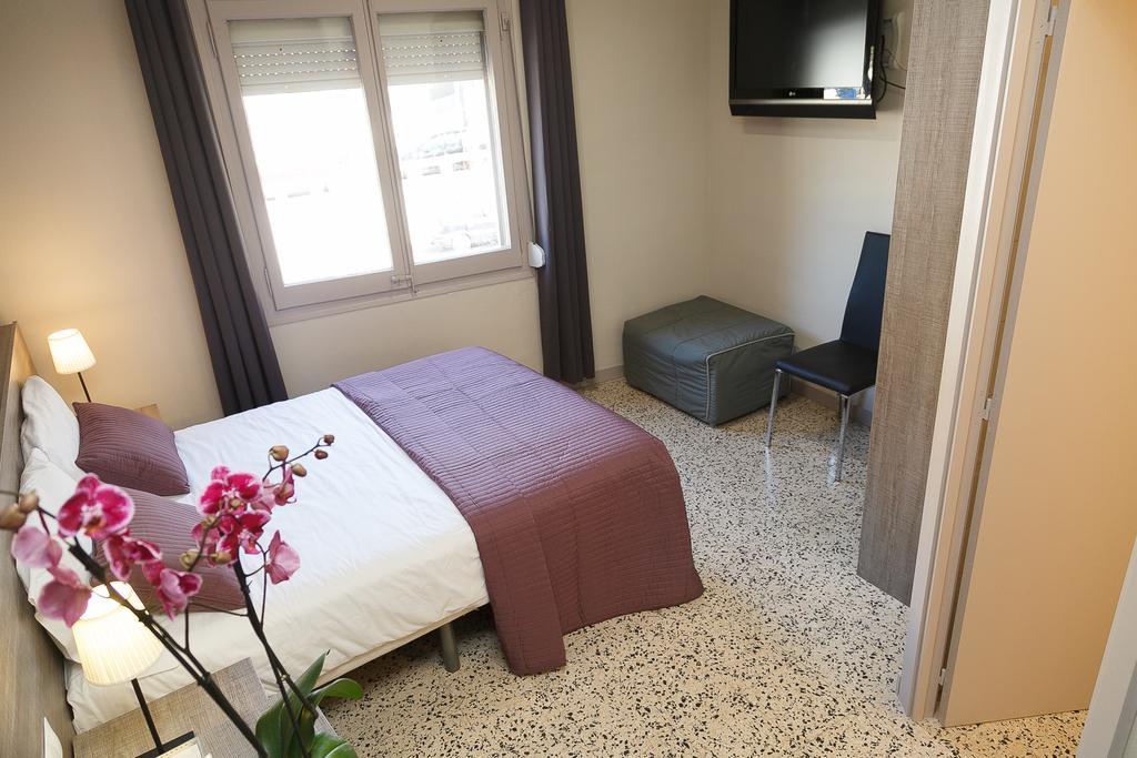 Hostal Fonda Montserrat Cambrils Ruang foto